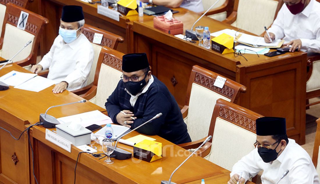 Menteri Agama Yaqut Cholil Qoumas menghadiri rapat kerja Komisi VIII DPR di Kompleks Parlemen Senayan, Jakarta, Senin (15/3). Rapat tersebut membahas persiapan penyelenggaraan ibadah haji dan vaksinasi jemaah calon haji 1442 H/2021 M. - JPNN.com