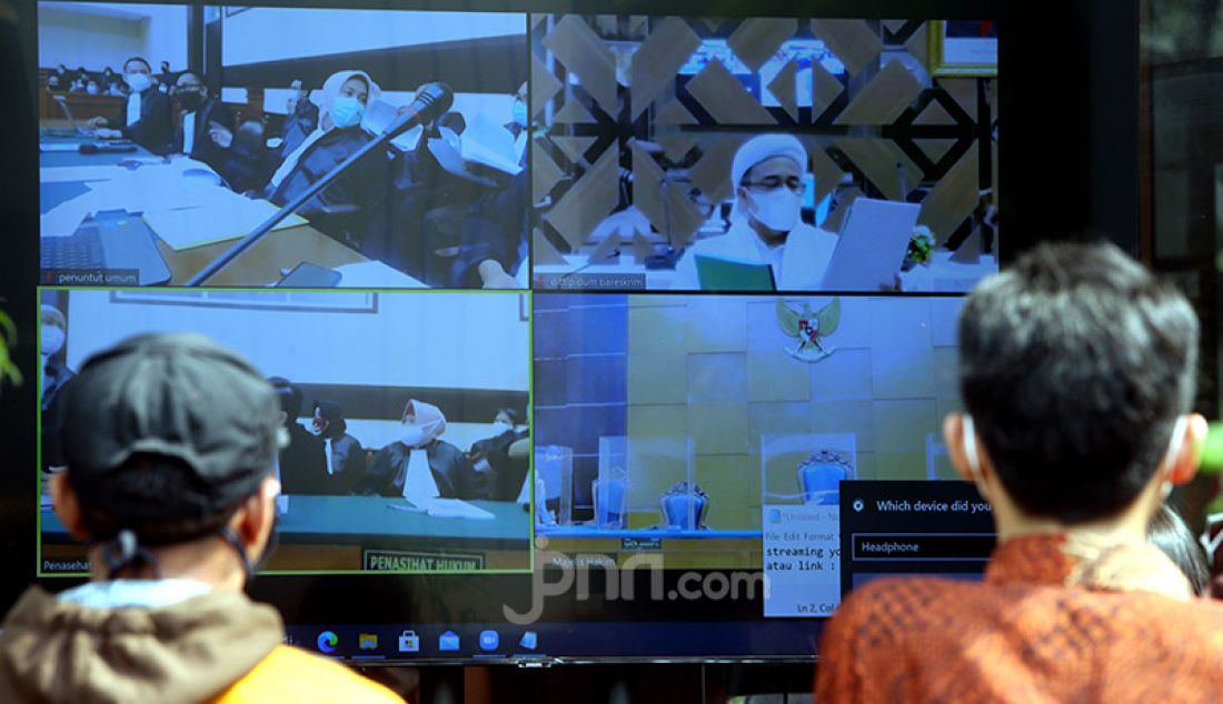 Pengadilan Negeri Jakarta Timur (PN Jaktim) menggelar sidang perdana terhadap Habib Rizieq Shihab yang didakwa melakukan pelanggaran kekarantinaan kesehatan pada masa pandemi Covid-19. Persidangan tersebut digelar secara virtual. - JPNN.com