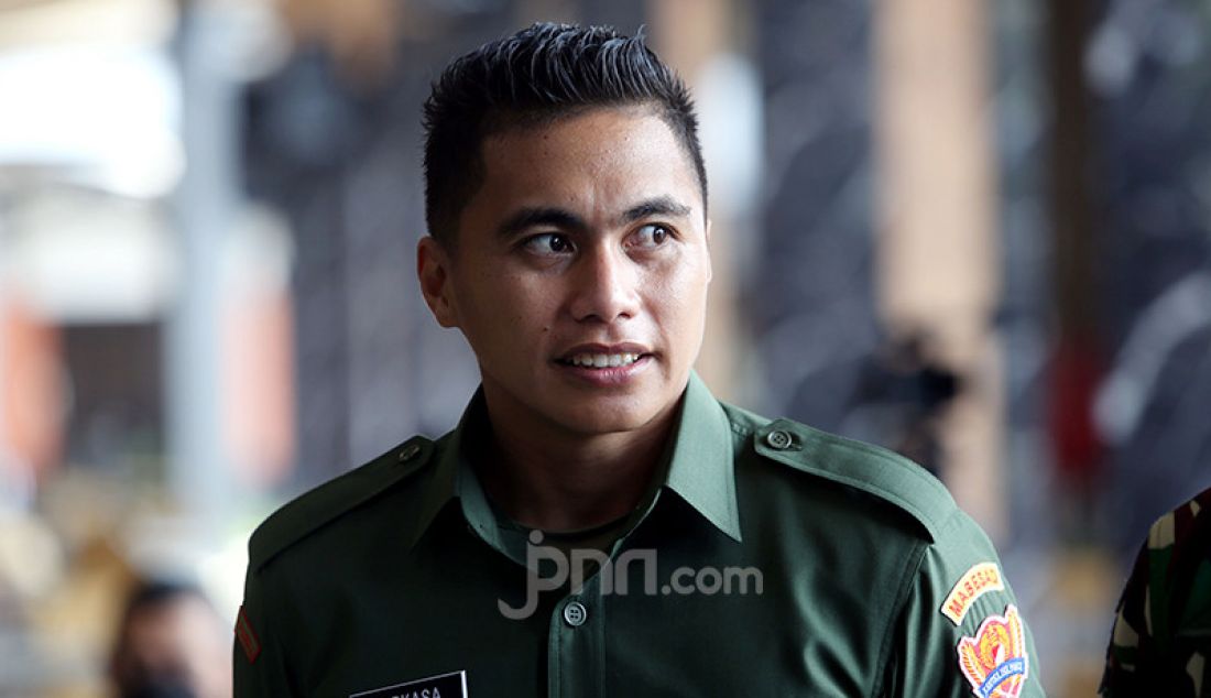 Serda Aprilio Perkasa Manganang di Mabes TNI AD, Jakarta Pusat, Jumat (19/3). Pengadilan Negeri Tondano, Sulawesi Utara telah menyetujui pergantian jenis kelamin Manganang dari wanita menjadi pria dan perubahan namanya dari Aprilia Santini Manganang menjadi Aprilio Perkasa Manganang. - JPNN.com