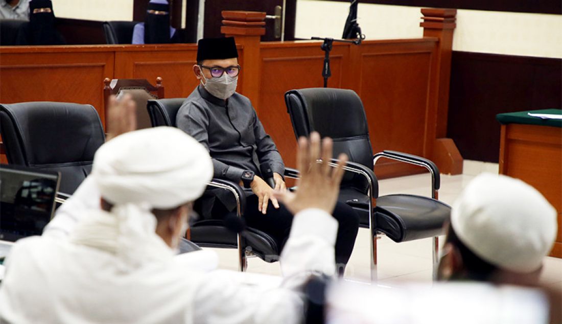Wali Kota Bogor Bima Arya menjadi saksi pada persidangan terhadap Habib Rizieq Shihab di Pengadilan Negeri Jakarta Timur, Rabu (14/4). Kesaksian Bima terkait dengan perkara tes usap (swab test) palsu RS Ummi Bogor. - JPNN.com
