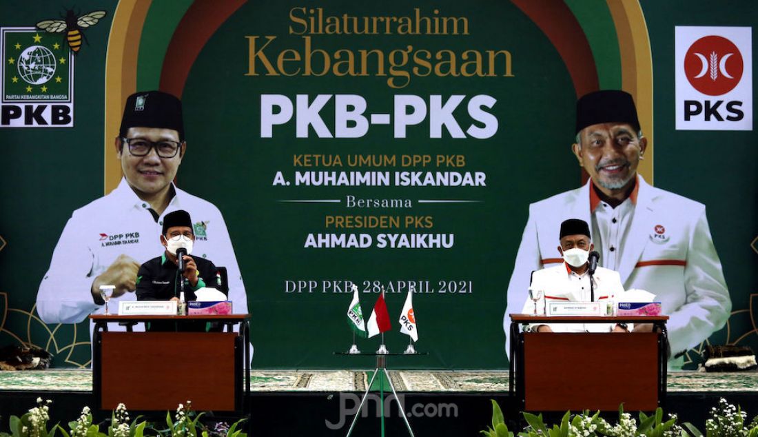 Ketua Umum PKB A Muhaimin Iskandar (kiri) dan Presiden PKS Ahmad Syaikhu dalam pertemuan bertitel Silaturahmi Kebangsaan di DPP PKB, Jakarta Pusat, Rabu (28/4). - JPNN.com