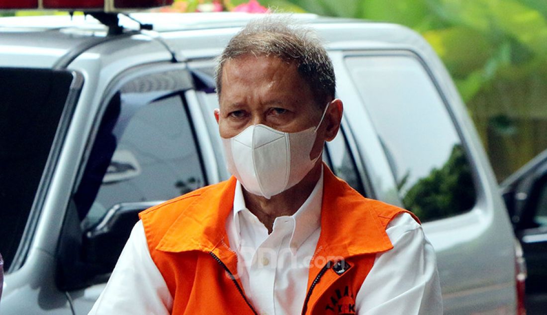 Mantan Direktur Utama PT Pelindo II (Persero) Richard Joost Lino tiba di KPK, Jakarta, Kamis (29/4), guna menjalani pemeriksaan lanjutan sebagai tersangka kasus dugaan tindak pidana korupsi pengadaan tiga unit quay container crane (QCC) pada 2010. - JPNN.com