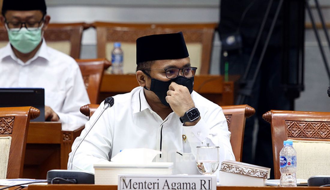 Menag Yaqut Cholil Qoumas mengikuti rapat kerja dengan Komisi VIII DPR, Jakarta, Senin (31/5). Rapat tersebut membahas tindak lanjut persiapan penyelenggaraan ibadah haji 1442H dan isu-isu aktual. - JPNN.com