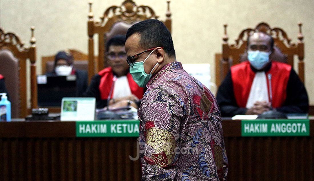 Mantan Menteri Kelautan dan Perikanan Edhy Prabowo sebagai terdakwa perkara suap izin ekspor lobster menjalani persidangan di Pengadilan Tipikor Jakarta, Selasa (8/6), yang beragendakan pemeriksaan saksi. - JPNN.com