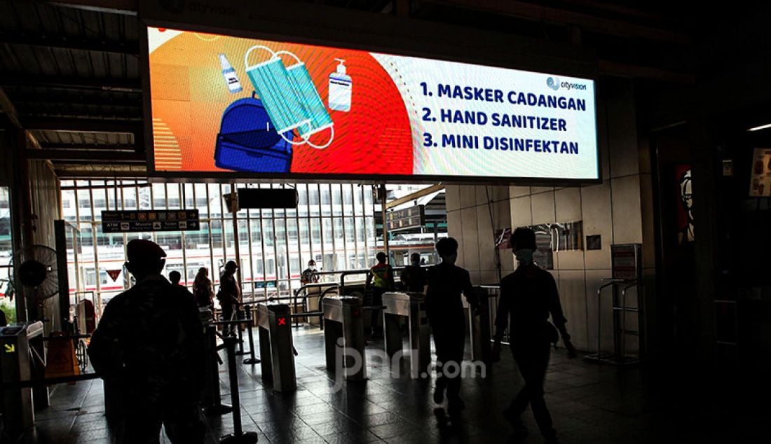 Suasana di area Stasiun Manggarai, Jakarta, Kamis (1/7). Imbauan protokol kesehatan terus digalakan di beberapa fasilitas transportasi umum seperti terminal, bandara, pelabuhan dan stasiun mengingat mulai meningkatnya kembali angka kasus positif Covid-19. - JPNN.com