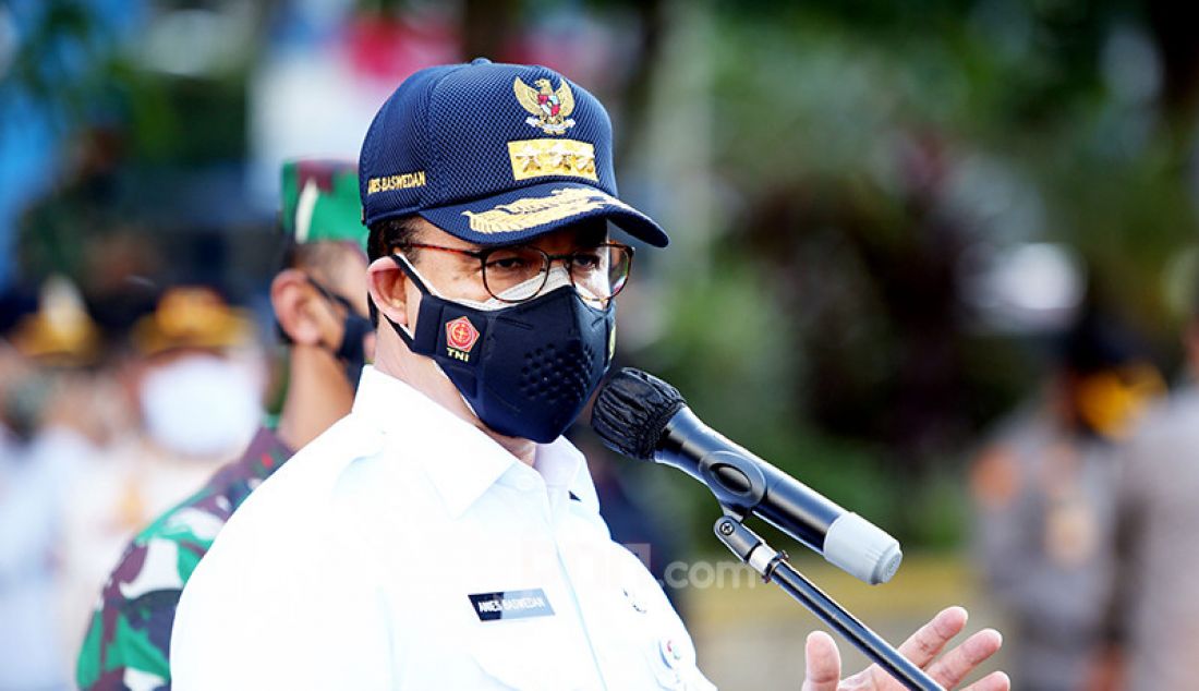 Gubernur DKI Jakarta Anies Baswedan saat apel gelar pasukan Aman Nusa II Penanganan Covid-9 di Polda Metro Jaya, Jakarta, Jumat (2/7). - JPNN.com