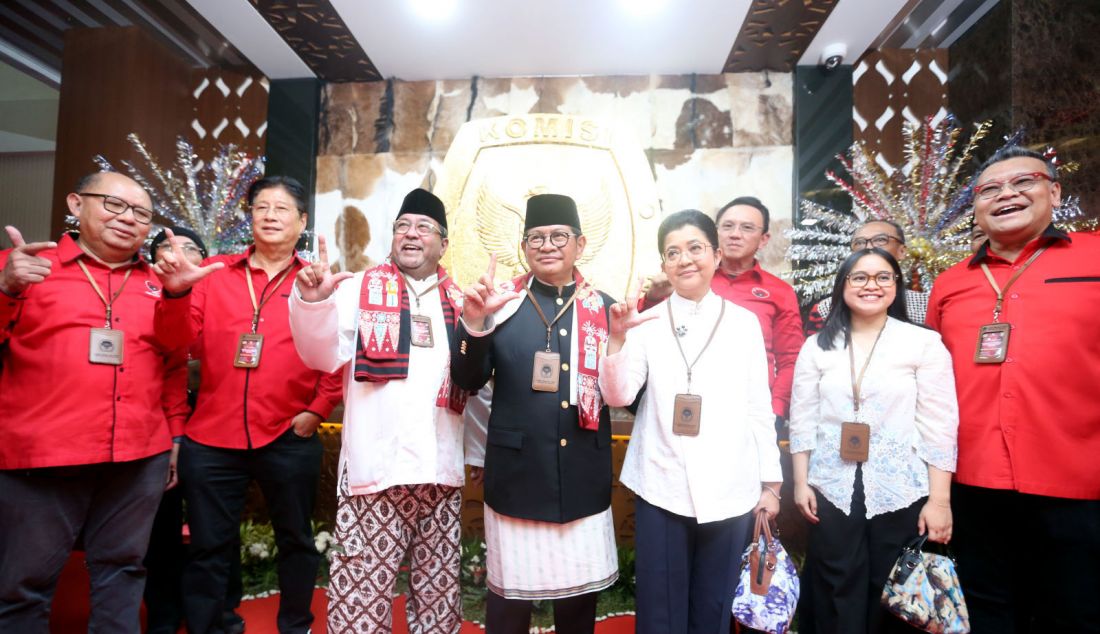 Bakal calon Gubernur dan wakil gubernur DKI Jakarta Pramono Anung dan Rano Karno mendaftar ke KPUD DKI Jakarta, Rabu (28/8). Pasangan Pramono Anung-Rano Karno mendaftarkan diri sebagai peserta Pilgub DKI Jakarta 2024 dengan dukungan Partai Demokrasi Indonesia Perjuangan. - JPNN.com