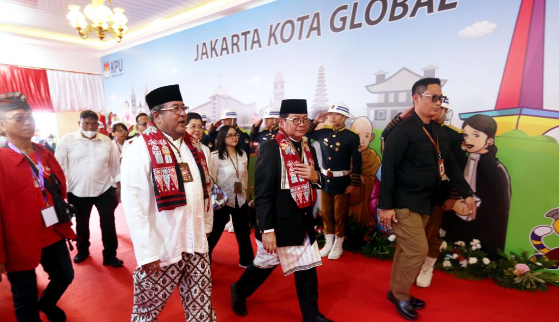 Bakal calon Gubernur dan wakil gubernur DKI Jakarta Pramono Anung dan Rano Karno mendaftar ke KPUD DKI Jakarta, Rabu (28/8). Pasangan Pramono Anung-Rano Karno mendaftarkan diri sebagai peserta Pilgub DKI Jakarta 2024 dengan dukungan Partai Demokrasi Indonesia Perjuangan. - JPNN.com