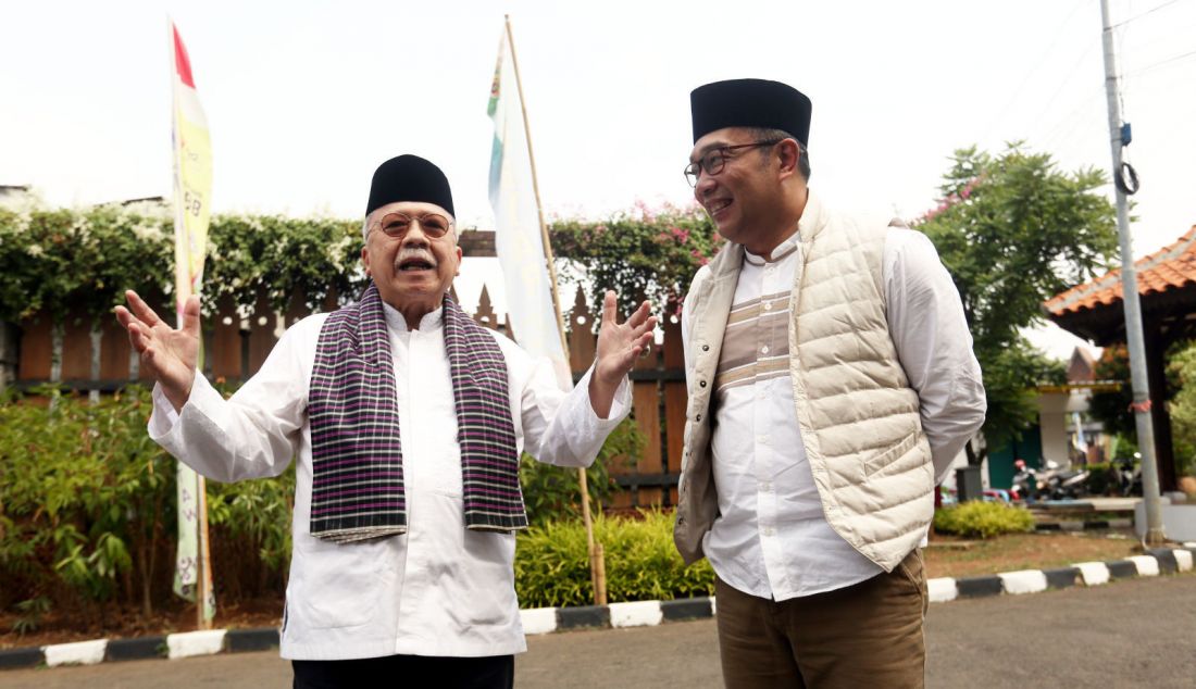 Bakal calon Gubernur DKI Jakarta Ridwan Kamil bersama mantan Gubernur DKI Jakarta Fauzi Bowo mengunjungi Museum Betawi di Perkampungan Budaya Betawi Setu Babakan, Jakarta, Rabu (4/9/). Ridwan Kamil melakukan silaturahmi dengan mantan Gubernur DKI Jakarta Fauzi Bowo untuk meminta nasihat serta menyerap aspirasi sebagai bekal maju dalam Pilgub Jakarta 2024. - JPNN.com