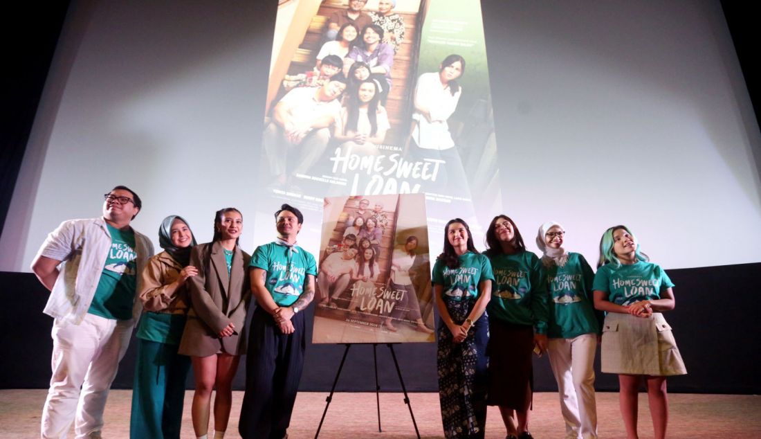 Pemeran dalam Film Home Sweet Laon Yunita Siregar, Derby Romero, Risty Tagor, Fita Anggraini, Sutradara Film Sabrina Rochelle, Produser Film Cristian Imanuell, Penulis Novel Almira Bastari dan Pengisi Original Soundtrack Idgitaf saat konferensi pers Official Trailer Film Home Sweet Laon di Epicentrum XXI, Jakarta, Rabu (4/9). Film Home Sweet Laon akan tayang serentak di bioskop Indonesia mulai tanggal 26 September 2024. - JPNN.com