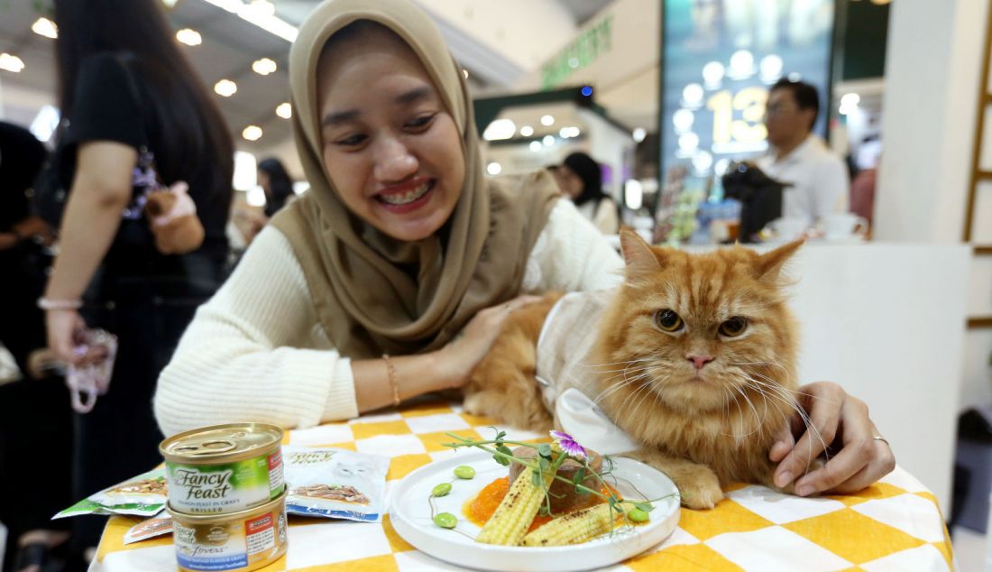 Catfluencers saat di booth Fancy Feast pada Indonesia International Pet Expo (IIPE) 2024 di ICE BSD, Kabupaten Tangerang, Banten, Jumat (6/9). - JPNN.com