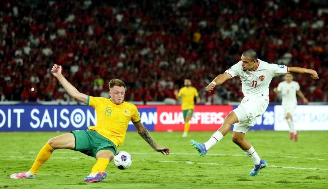 Pesepak bola Timnas Indonesia Ragnar Oratmangoen saat bertanding melawan Australia pada laga Grup C putaran ketiga Kualifikasi Piala Dunia 2026 Zona Asia di Stadion Utama Gelora Bung Karno, Senayan, Jakarta, Selasa (10/9). Indonesia bermain imbang dengan Australia dengan skor 0-0. - JPNN.com