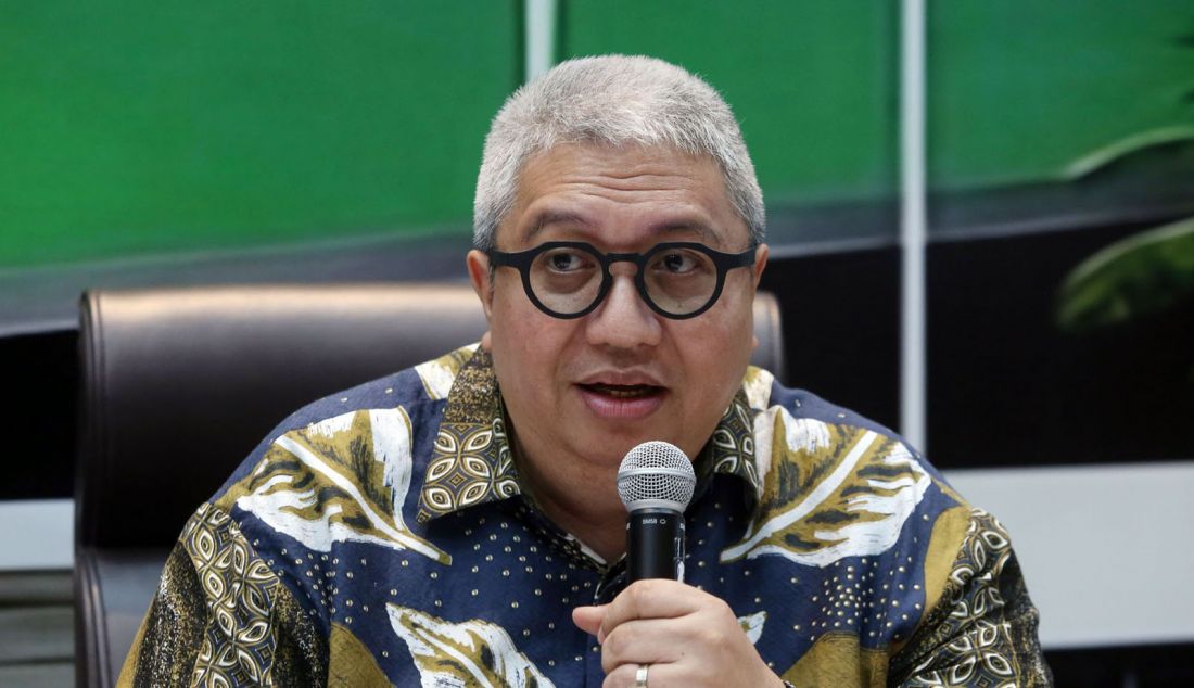 Ketum Asosiasi Penguasa Ritel Indonesia (Aprindo) Roy Nicholas Mandey menjadi pembicara pada diskusi Forum Legislasi dengan tema Mengkaji Rancangan Peraturan Menteri Kesehatan Terkait Industri Tembakau di Ruang PPIP Gedung Nusantara I Kompleks Parlemen, Senayan, Jakarta, Kamis (12/9). - JPNN.com