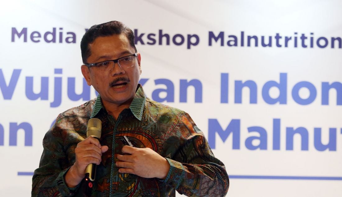 Guru Besar Ilmu Penyakit Dalam Fakultas Kedokteran Universitas Indonesia Ari Fahrial Syam menjadi pembicara pada media workshop Pekan Sadar Malnutrisi 2024 : Wujudkan Indonesia Sehat dengan Cegah Malnutrisi Sedari Dini, Jakarta, Selasa (17/9). Malnutrisi pada anak adalah masalah serius yang memerlukan perhatian dan upaya bersama, terutama di 1000 hari pertama kehidupan anak. Saat ini, malnutrisi merupakan salah satu masalah kesehatan yang signifikan di Indonesia, terutama di kalangan anak-anak dan ibu hamil. - JPNN.com