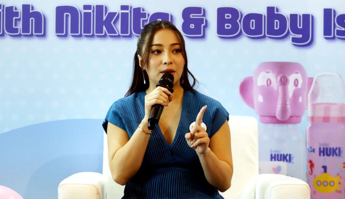 Brand Ambassador Baby HUKI Nikita Willy dalam acara interaktif Playdate with Nikita and Issa, Jakarta, Rabu (18/7). Baby HUKI percaya bahwa memiliki momen yang berkualitas atau bonding yang sehat antara orang tua dan si Kecil itu sangat penting. Untuk mendukung tumbuh kembang si Kecil, Baby HUKI mengadakan kegiatan Playdate bersama Nikita Willy dan Issa sebagai Brand Ambassador untuk memberikan edukasi kepada para orang tua mengenai pentingnya menciptakan bonding yang sehat dengan si Kecil melalui berbagai aktivitas yang interaktif. - JPNN.com