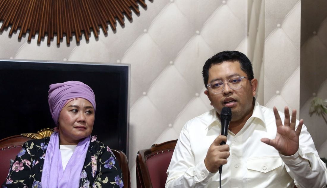 Ketua Majelis Permusyawaratan Partai (MPP) Partai Pelita Din Syamsuddin Bersama Ketua Umum Partai Pelita Arie Chandra Kurniawan dan pengurus Partai Pelita menerima kunjungan Bakal Paslon Gubernur dan Wakil Gubernur Jawa Timur 2024-2029 Luluk Nur Hamidah dan Lukmanul Khakim di kediaman Din Syamsuddin, daerah Ragunan, Jakarta Selatan, Kamis (19/9). - JPNN.com