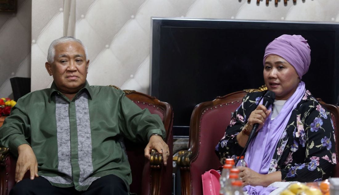 Ketua Majelis Permusyawaratan Partai (MPP) Partai Pelita Din Syamsuddin Bersama Ketua Umum Partai Pelita Arie Chandra Kurniawan dan pengurus Partai Pelita menerima kunjungan Bakal Paslon Gubernur dan Wakil Gubernur Jawa Timur 2024-2029 Luluk Nur Hamidah dan Lukmanul Khakim di kediaman Din Syamsuddin, daerah Ragunan, Jakarta Selatan, Kamis (19/9). Partai Pelita memberi dukungan kepada Luluk Nur Hamidah dan Lukmanul Khakim di Pilkada Jatim 2024. - JPNN.com