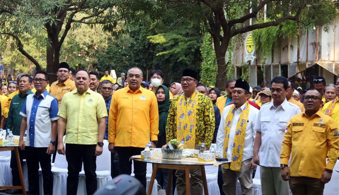 Bakal paslon Gubernur dan Wakil Gubernur DKI Jakarta Ridwan Kamil-Suswono (RIDO) bersama sejumlah petinggi partai-partai pendukung saat acara Apel Pemenangan Ridwan Kamil - Suswono (RIDO) di Halaman kantor Golkar DKI Jakarta, Jakarta, Sabtu (21/9). - JPNN.com