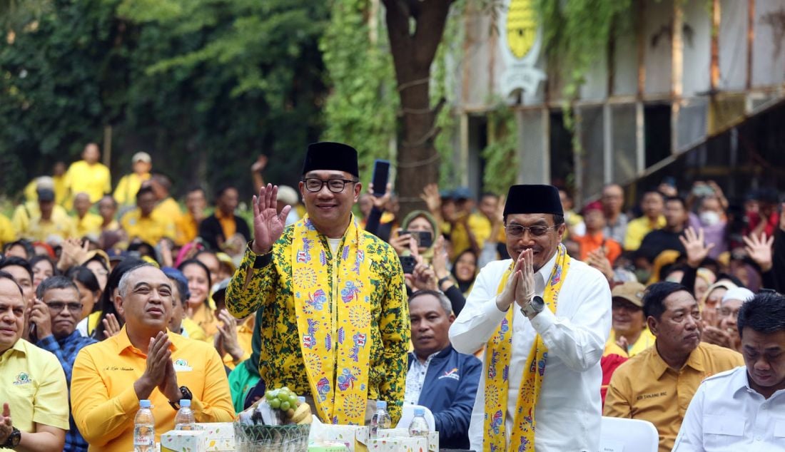 Bakal paslon Gubernur dan Wakil Gubernur DKI Jakarta Ridwan Kamil-Suswono (RIDO) saat Apel Pemenangan Ridwan Kamil - Suswono (RIDO) di Halaman kantor Golkar DKI Jakarta, Jakarta, Sabtu (21/9). - JPNN.com