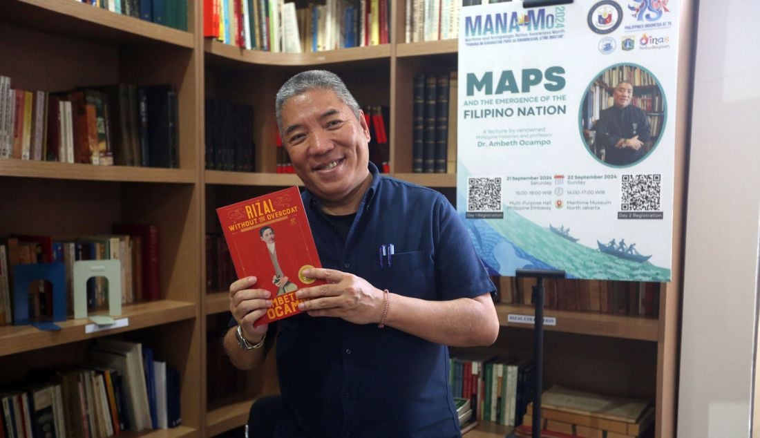 Sejarawan Publik dan Kurator Independen dari Filipina Ambeth R. Ocampo disela kuliah bertajuk Maps and The Emergence of The Filipino Nation (Peta dan Kemunculan Bangsa Filipina) di kedutaan Besar Republik Filipina, Jakarta, Sabtu (21/9). Dalam kuliahnya, Dr. Ocampo membahas cara membaca kisah kebangsaan Filipina melalui peta serta tentang sifat dan budaya kepulauan Filipina, yang menawarkan wawasan dan refleksi tentang masa lalu. - JPNN.com