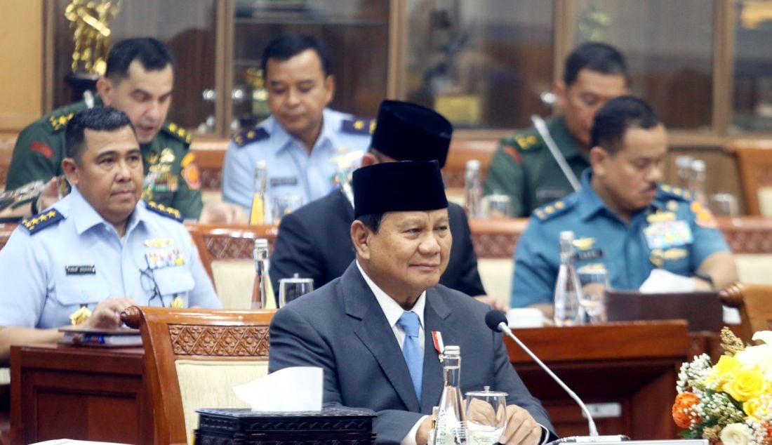 Menhan Prabowo Subianto saat rapat kerja (Raker) dengan Komisi I DPR di Gedung DPR, Jakarta, Rabu (25/9). Rapat tersebut beragendakan pembicaraan Tingkat I Terhadap 5 RUU Kerjasama Bidang Pertahanan. - JPNN.com