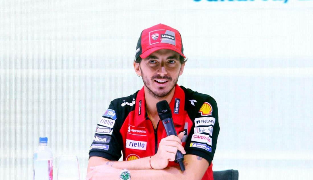 Pembalap Ducati Corse Francesco Bagnaia pada Konferensi Pers Shell Advance dan Ducati Corse, Jakarta (25/9). saat acara Konferensi Pers Shell Advance dan Ducati Corse, Jakarta (25/9).Shell Advance, merek pelumas sepeda motor kelas dunia, akan kembali menghadirkan kemitraan teknisnya (technical partnership) dengan Ducati Corse untuk MotoGP 2024 pada 27-29 September 2024 di Sirkuit Internasional Mandalika, Lombok, Nusa Tenggara Barat. - JPNN.com