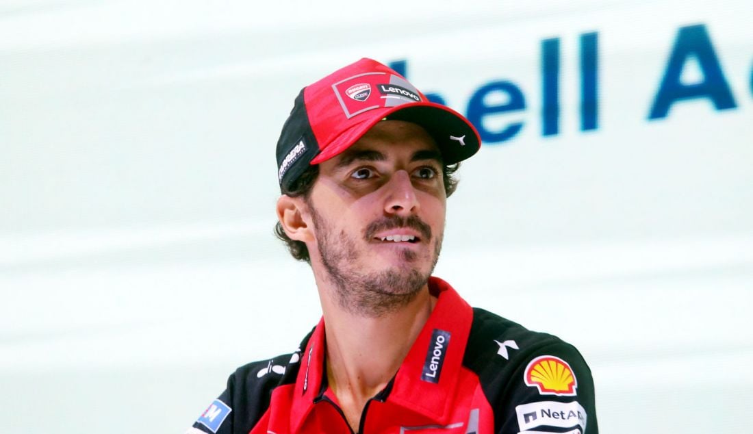 Pembalap Ducati Corse Francesco Bagnaia pada Konferensi Pers Shell Advance dan Ducati Corse, Jakarta (25/9). saat acara Konferensi Pers Shell Advance dan Ducati Corse, Jakarta (25/9).Shell Advance, merek pelumas sepeda motor kelas dunia, akan kembali menghadirkan kemitraan teknisnya (technical partnership) dengan Ducati Corse untuk MotoGP 2024 pada 27-29 September 2024 di Sirkuit Internasional Mandalika, Lombok, Nusa Tenggara Barat. - JPNN.com