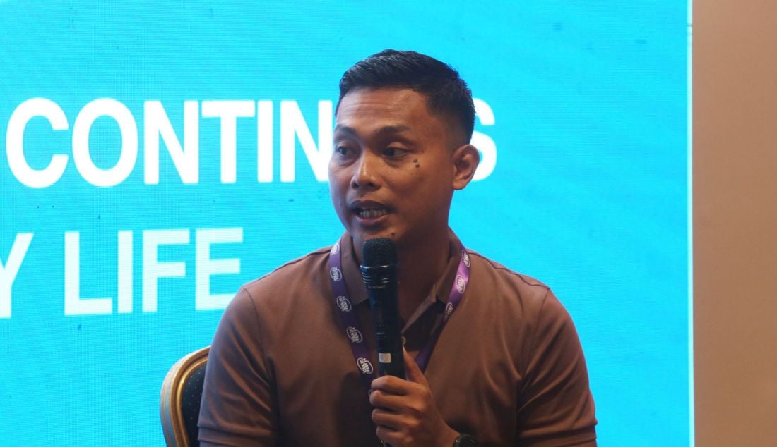 Co Founder Gaia Parenting Ilzam Nuzulul Hakiki saat Ideatalks powered by Danone Indonesian, Jakarta, Jumat (20/9). Danone Indonesia hadir dalam kegiatan IdeaFest 2024, guna memperkuat edukasi serta pemahaman orang tua terkait pentingnya nutrisi optimal sebagai kunci pencegahan anemia dan stunting. - JPNN.com