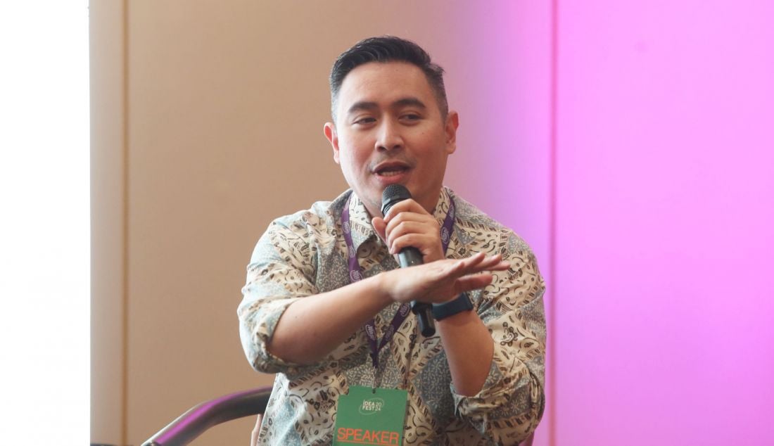 Medical & Scientific Affairs Director Danone Indonesia Ray Wagiu Basrowi saat Ideatalks powered by Danone Indonesian, Jakarta, Jumat (20/9). Danone Indonesia hadir dalam kegiatan IdeaFest 2024, guna memperkuat edukasi serta pemahaman orang tua terkait pentingnya nutrisi optimal sebagai kunci pencegahan anemia dan stunting. - JPNN.com