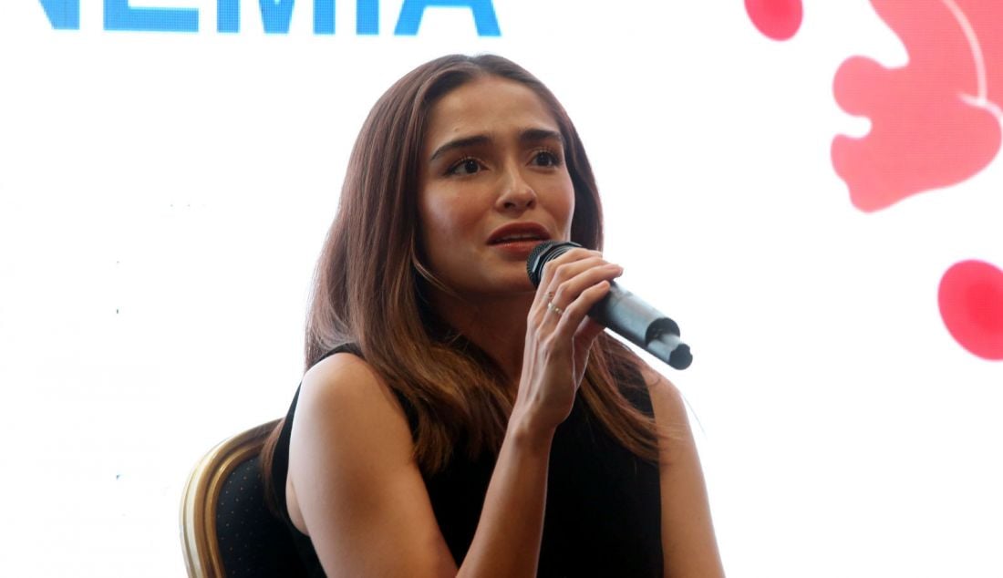 Public figure Yasmine Wildblood saat Ideatalks powered by Danone Indonesian, Jakarta, Jumat (20/9). Danone Indonesia hadir dalam kegiatan IdeaFest 2024, guna memperkuat edukasi serta pemahaman orang tua terkait pentingnya nutrisi optimal sebagai kunci pencegahan anemia dan stunting. - JPNN.com