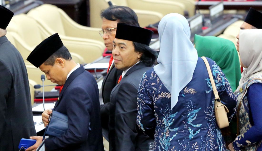 Anggota DPD Alfiansyah Komeng saat mengikuti pelantikan anggota DPR, DPD dan MPR 2024-2029 di Gedung Nusantara, Komplek Parlemen, Jakarta, Selasa (1/10). - JPNN.com