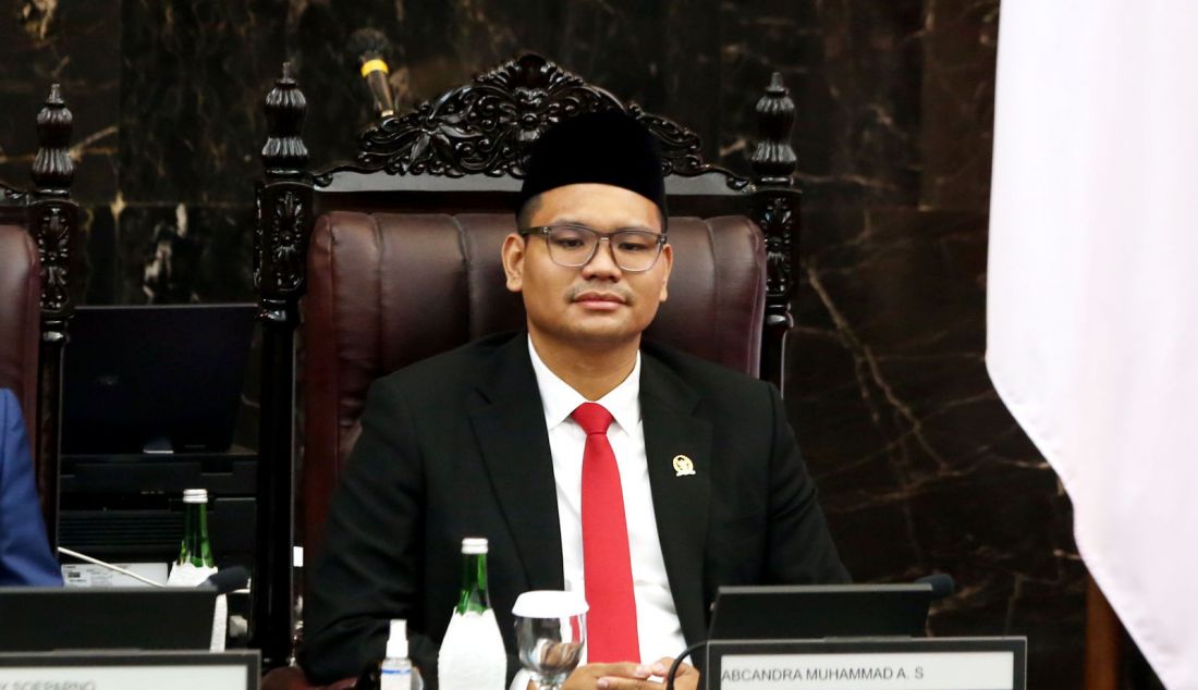 Anggota DPD RI Abcandra Muhammad Akbar Supratman saat mengikuti pelantikan Pimpinan MPR Periode 2024-2029 di Gedung Nusantara, Komplek Parlemen, Jakarta, Kamis (3/10). Ahmad Muzani menjadi Ketua MPR RI sedangkan Bambang Wuryanto, Kahar Muzakir, Rusdi Kirana, Lestari Moerdijat, Hidayat Nur Wahid, Eddy Soeparno, Edhie Baskoro Yudhoyono dan Abcandra Muhammad Akbar Supratman menjadi Wakil Ketua MPR RI. - JPNN.com