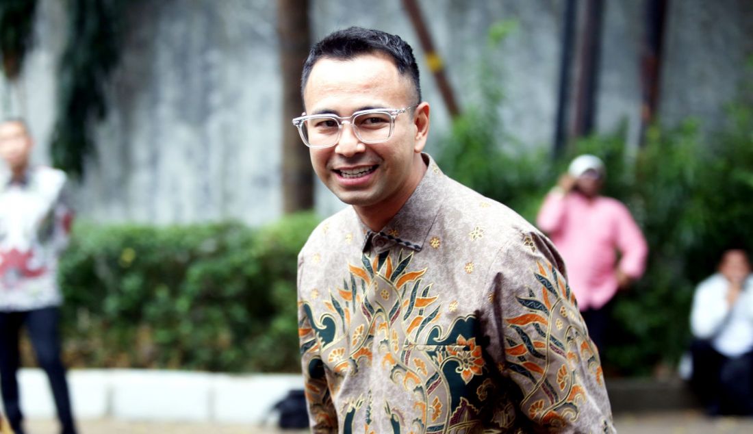 Raffi Ahmad saat mendatangi kediaman Presiden terpilih Prabowo Subianto di Kertanegara, Jakarta, Selasa (15/10). Prabowo Subianto memanggil sejumlah tokoh-tokoh untuk menjadi calon menteri, calon Wakil menteri dan calon kepala badan di pemerintahannya. - JPNN.com