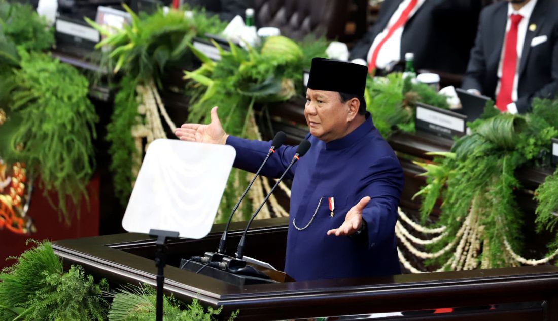 Presiden Prabowo Subianto saat pelantikan Presiden dan Wakil Presiden 2024-2029 dalam sidang paripurna MPR di Gedung Nusantara, Kompleks Parlemen, Senayan, Jakarta, Minggu (20/10). Prabowo Subianto dan Gibran Rakabuming Raka resmi menjabat sebagai Presiden dan Wakil Presiden Republik Indonesia masa bakti 2024-2029. - JPNN.com