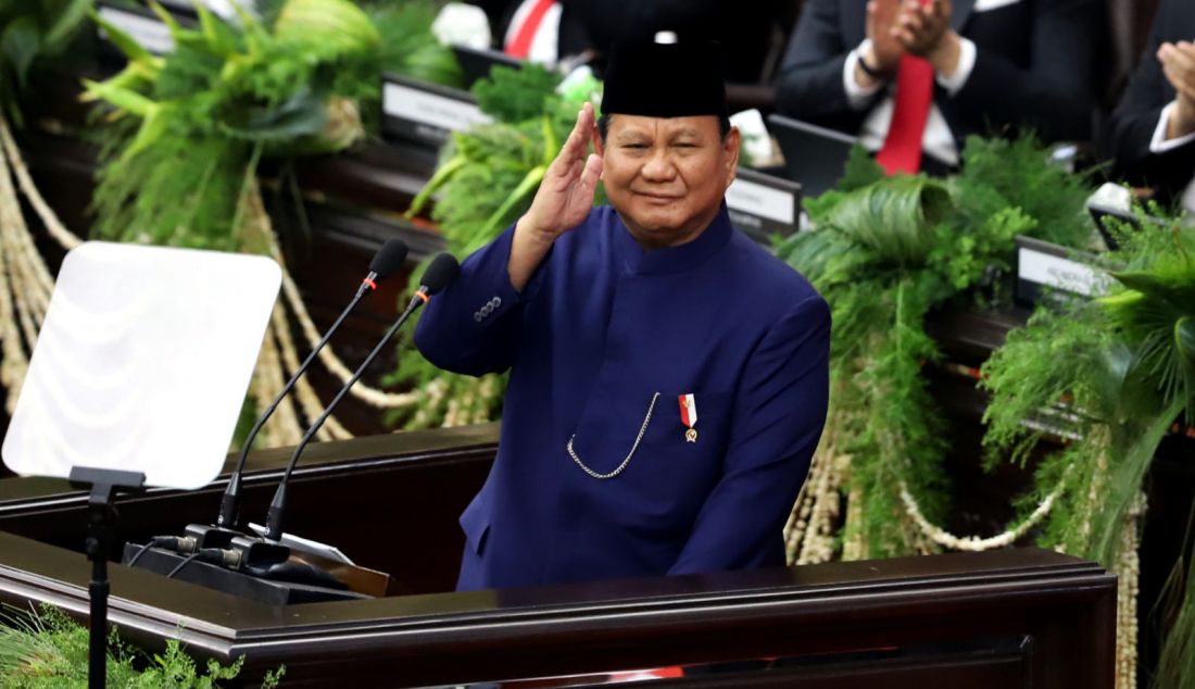 Presiden Prabowo Subianto saat pelantikan Presiden dan Wakil Presiden 2024-2029 dalam sidang paripurna MPR di Gedung Nusantara, Kompleks Parlemen, Senayan, Jakarta, Minggu (20/10). Prabowo Subianto dan Gibran Rakabuming Raka resmi menjabat sebagai Presiden dan Wakil Presiden Republik Indonesia masa bakti 2024-2029. - JPNN.com