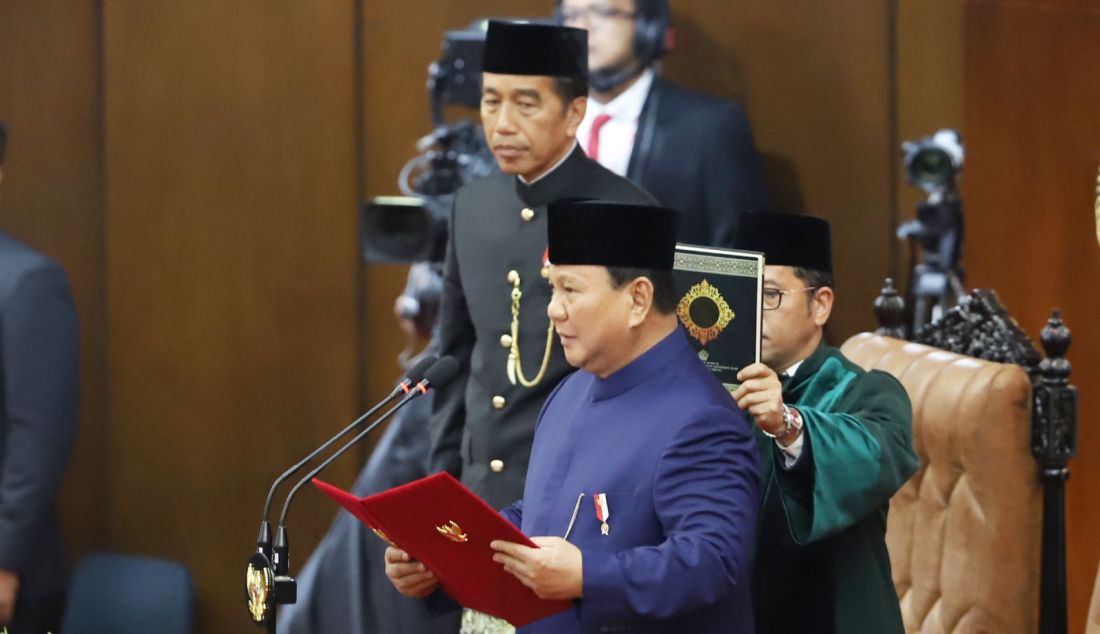 Presiden Prabowo Subianto saat pelantikan Presiden dan Wakil Presiden 2024-2029 dalam sidang paripurna MPR di Gedung Nusantara, Kompleks Parlemen, Senayan, Jakarta, Minggu (20/10). Prabowo Subianto dan Gibran Rakabuming Raka resmi menjabat sebagai Presiden dan Wakil Presiden Republik Indonesia masa bakti 2024-2029. - JPNN.com