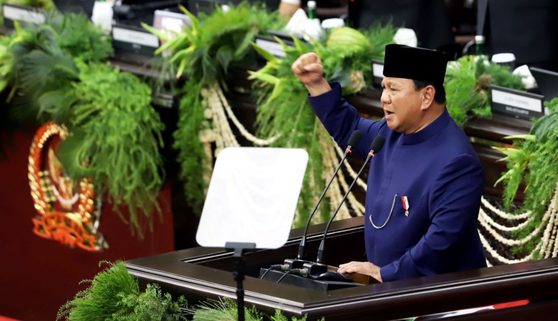 Presiden Prabowo Subianto saat pelantikan Presiden dan Wakil Presiden 2024-2029 dalam sidang paripurna MPR di Gedung Nusantara, Kompleks Parlemen, Senayan, Jakarta, Minggu (20/10). Prabowo Subianto dan Gibran Rakabuming Raka resmi menjabat sebagai Presiden dan Wakil Presiden Republik Indonesia masa bakti 2024-2029. - JPNN.com