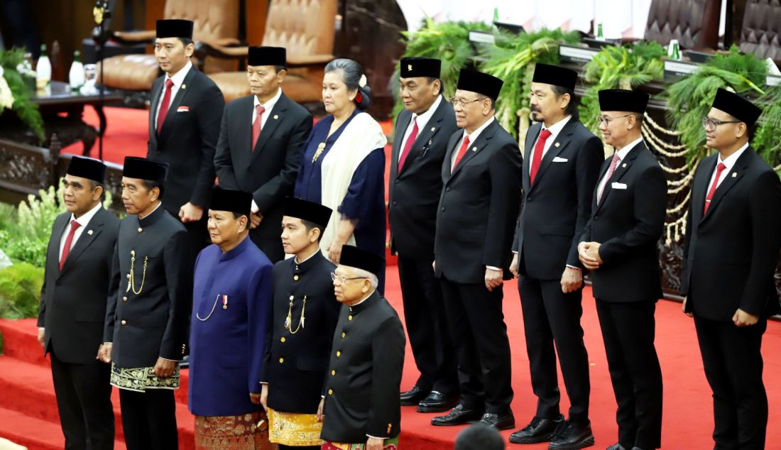 Presiden Prabowo Subianto saat pelantikan Presiden dan Wakil Presiden 2024-2029 dalam sidang paripurna MPR di Gedung Nusantara, Kompleks Parlemen, Senayan, Jakarta, Minggu (20/10). Prabowo Subianto dan Gibran Rakabuming Raka resmi menjabat sebagai Presiden dan Wakil Presiden Republik Indonesia masa bakti 2024-2029. - JPNN.com