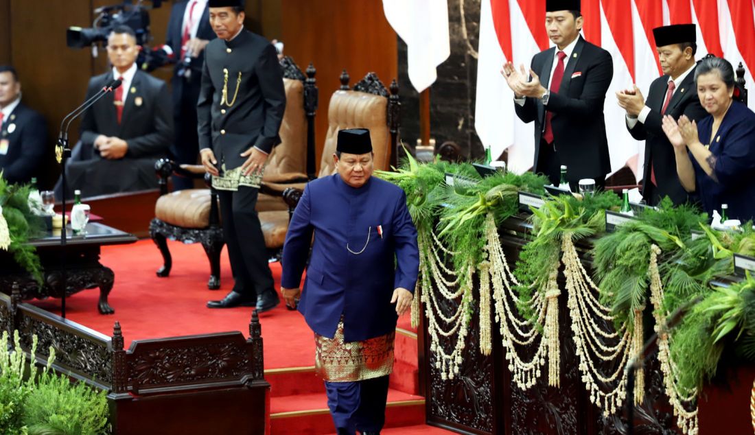 Presiden Prabowo Subianto saat pelantikan Presiden dan Wakil Presiden 2024-2029 dalam sidang paripurna MPR di Gedung Nusantara, Kompleks Parlemen, Senayan, Jakarta, Minggu (20/10). Prabowo Subianto dan Gibran Rakabuming Raka resmi menjabat sebagai Presiden dan Wakil Presiden Republik Indonesia masa bakti 2024-2029. - JPNN.com