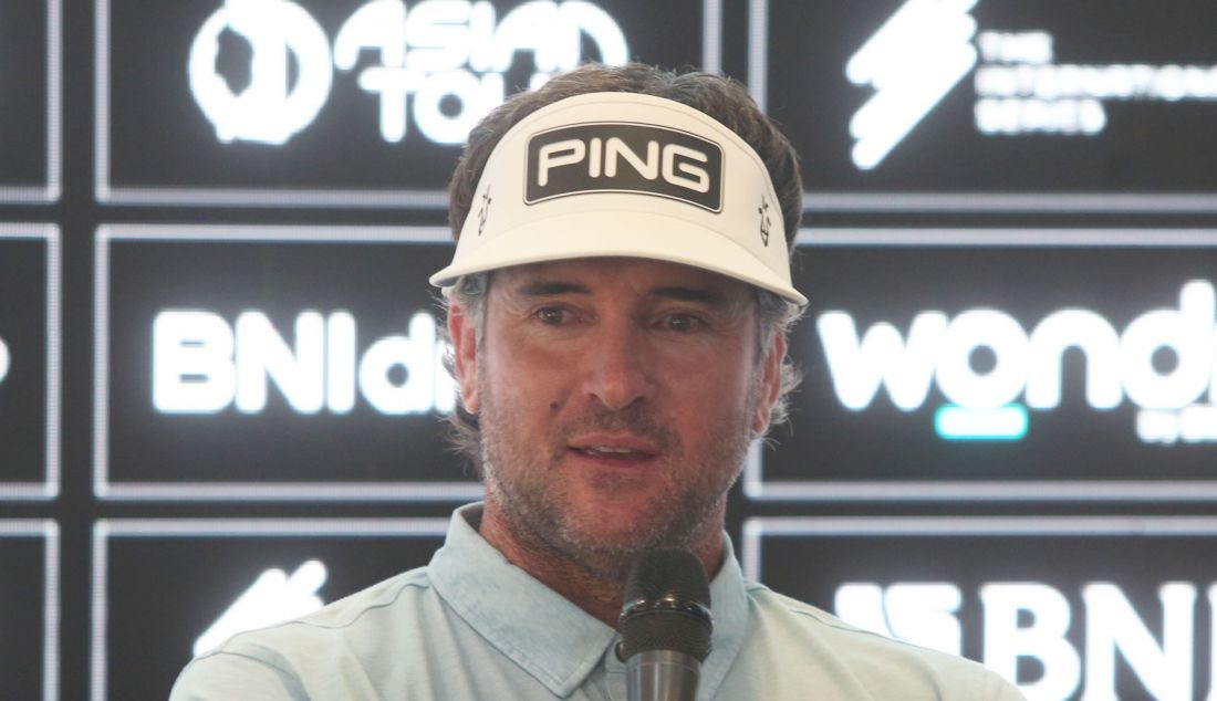 Pegolf Amerika Bubba Watson saat konferensi pers jelang BNI Indonesian Masters 2024 di Royale Jakarta Golf Club, Jakarta, Selasa (29/10). Turnamen golf BNI Indonesian Masters 2024 menjadi ajang premium Asian Tour bagi pegolf profesional dengan merebutkan total hadiah 2 juta dolar AS yang akan digelar pada 31 Oktober - 3 November 2024. - JPNN.com