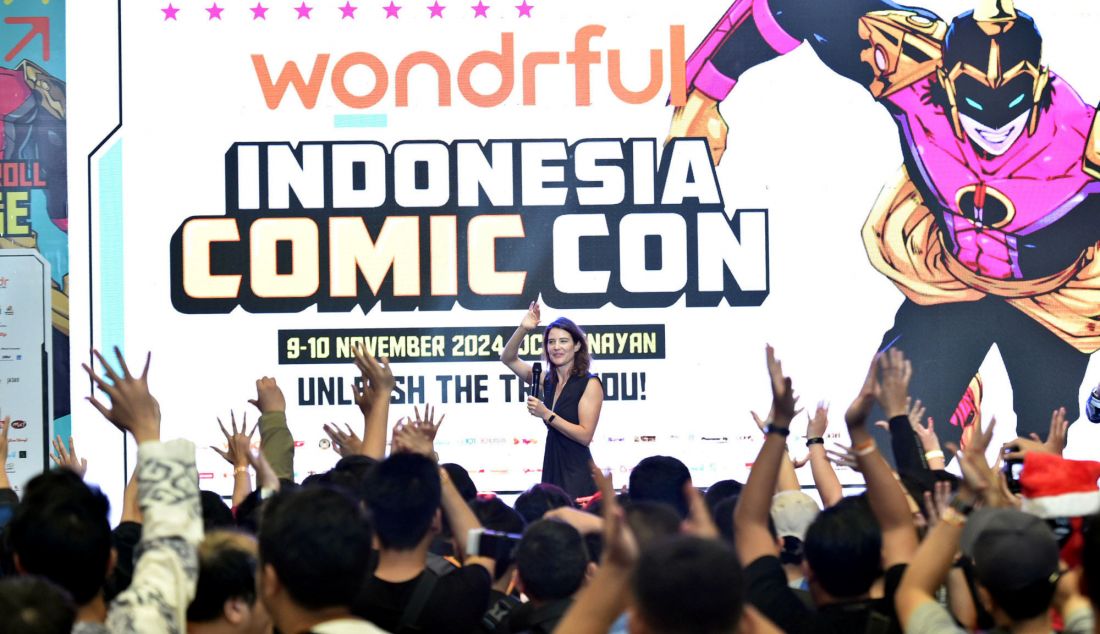 Pemeran Agent Hill di Marvel Cinematic Universe Cobie Smulders pada wondrful Indonesia Comic Con 2024 di Jakarta Convention Center, Jakarta (9/11). wondr by BNI bersama Indonesia Comic Con hari ini telah resmi membuka acara wondrful Indonesia Comic Con 2024. Acara yang menyatukan segenap komunitas kreatif, mulai dari pecinta komik, film, musik, cosplay, hingga VTuber diselenggarakan mulai 9 hingga 10 November 2024 di Jakarta Convention Center. - JPNN.com