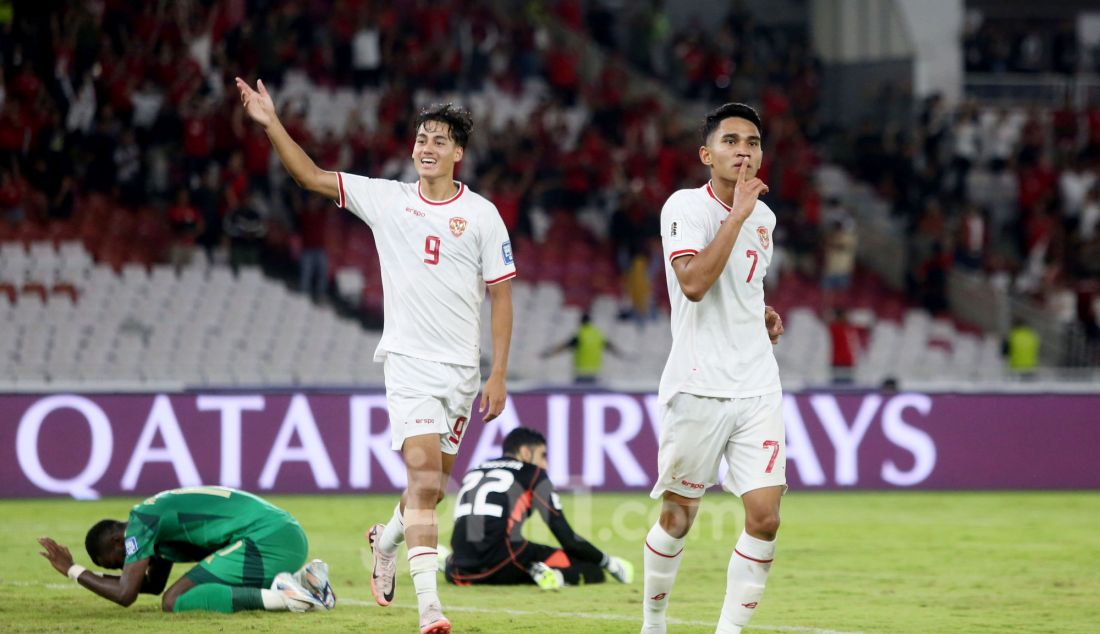 Pesepak bola Indonesia Marselino Ferdinan saat selebrasi seusai mencetak gol ke gawang Arab Saudi dalam pertandingan Grup C putaran ketiga Kualifikasi Piala Dunia 2026 Zona Asia antara Indonesia melawan Arab Saudi di Stadion Utama Gelora Bung Karno, Senayan, Jakarta, Selasa (19/11). Indonesia menang atas Arab Saudi dengan skor 2-0. - JPNN.com