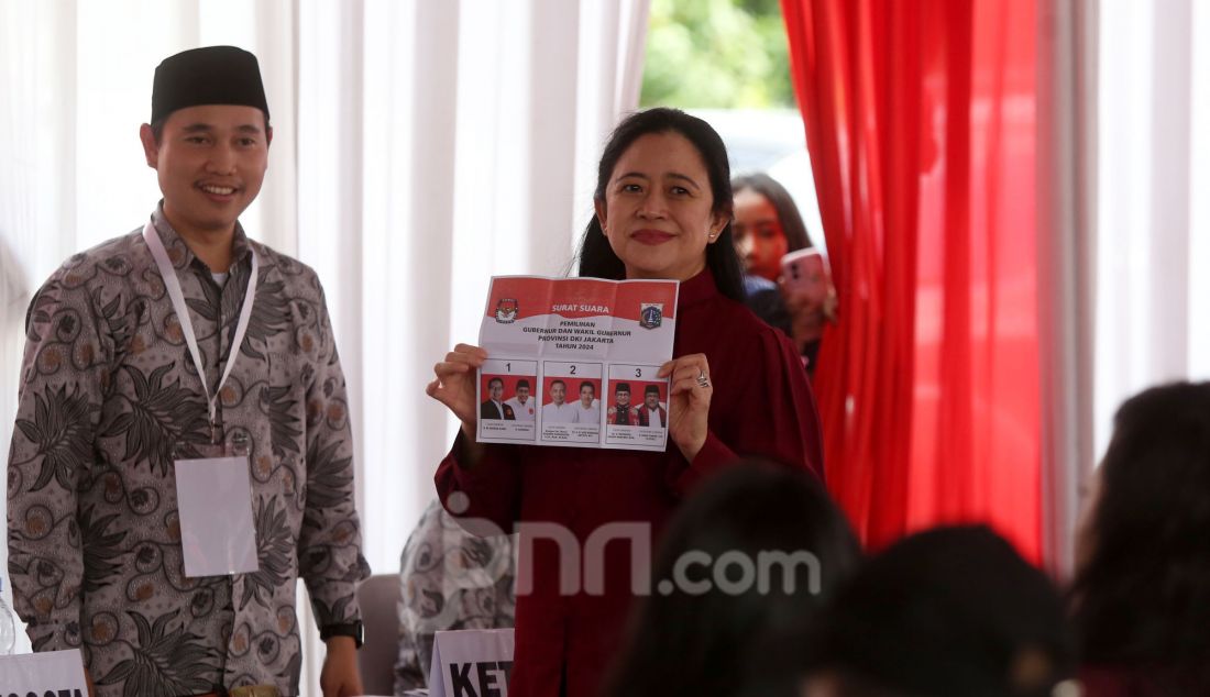 Ketua DPR Puan Maharani menggunakan hak pilih pada Pilkada 2024 di TPS 024, Kebagusan, Jakarta Selatan, Rabu (27/11). - JPNN.com