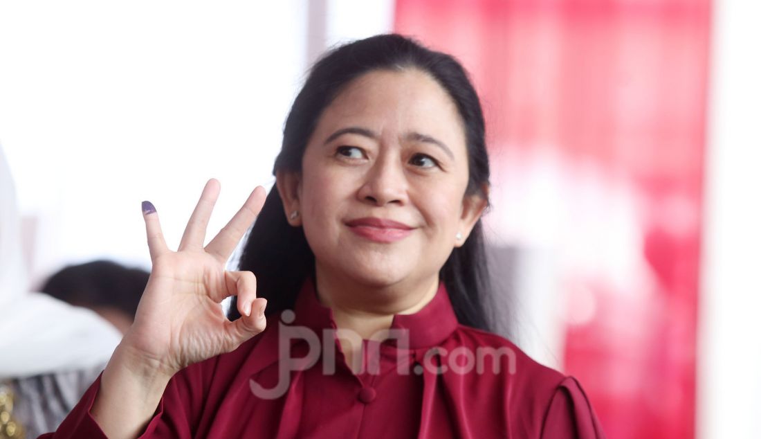 Ketua DPR Puan Maharani menggunakan hak pilih pada Pilkada 2024 di TPS 024, Kebagusan, Jakarta Selatan, Rabu (27/11). - JPNN.com