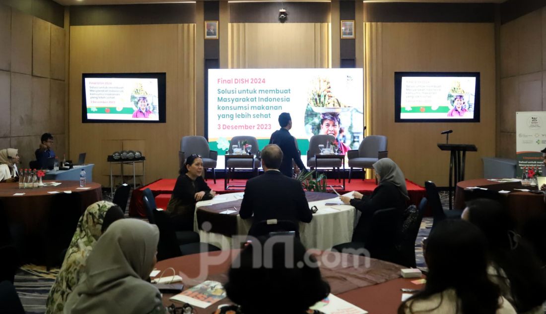 Perlunya transformasi konsumsi pola makan sehat di Indonesia masih menjadi pekerjaan rumah pemerintah. Bekerja sama dengan pemerintah Kenya, pemerintah menggelar kompetisi untuk mencari solusi inovatif pola makan sehat yang berkelanjutan bagi masyarakat. Kompetisi yang diikuti oleh 411 peserta ini nantinya diharapkan akan memberikan kontribusi sebagai upaya untuk menangani masalah kekurangan gizi, kelebihan gizi dan defisiensi mikronutrien antar kedua negara. - JPNN.com