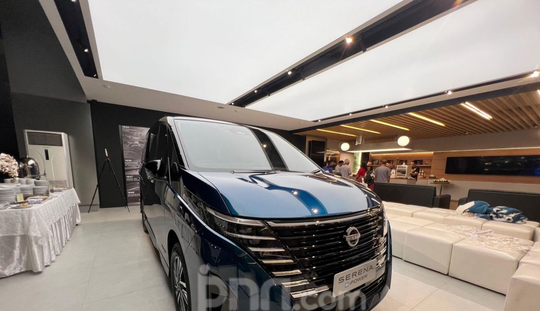 Peresmian Nissan Gallery MT Haryono, Jakarta, Kamis (5/12). Konsep showroom inovatif untuk menghadirkan pengalaman yang lebih menarik dan mendalam bagi pelanggan. Tidak hanya menampilkan jajaran kendaraan elektrifikasi unggulan Nissan, showroom ini juga menawarkan pengalaman interaktif yang menggambarkan kemajuan teknologi Nissan, mulai dari inovasi dalam mobilitas hingga fitur-fitur terkini yang mendukung kenyamanan dan keberlanjutan. - JPNN.com