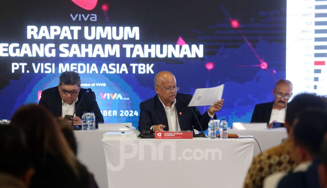 Presiden Komisaris Ilham Akbar Habibie saat memimpin Rapat Umum Pemegang Saham Tahunan (RUPST), Jakarta, Senin (23/12). Dalam RUPST PT Visi Media Asia Tbk. (VIVA) dan PT Intermedia Capital Tbk. (MDIA) ini disampaikan, setelah merampungkan proses PKPU pada awal November lalu, struktur permodalan Perseroan menjadi jauh lebih baik untuk mendukung upaya-upaya strategis pengembangan bisnis Perseroan ke depan yang akan fokus pada konsolidasi bisnis FTA (free-to-air) dan penguatan bisnis digital. - JPNN.com