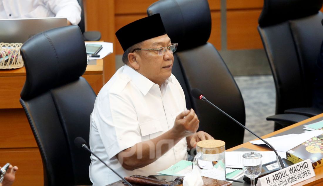 Wakil ketua Komisi VIII DPR Abdul Wachid memimpin Rapat Dengar Pendapat (RDP) dengan Panitia Kerja (Panja) Komisi VIII di Gedung Nusantara II, Kompleks Parlemen Senayan, Jakarta, Kamis (2/1). Rapat membahas Komponen Biaya Haji 2025. - JPNN.com