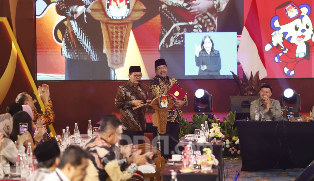 Gubernur dan Wakil Gubernur terpilih DKI Jakarta Pramono Anung dan Rano Karno mengikuti pada Rapat Pleno Terbuka Penetapan Pasangan Calon Terpilih Pemilihan Gubernur dan Wakil Gubernur DKI Jakarta Tahun 2024, Jakarta, Kamis (9/1). Komisi Pemilihan Umum (KPU) DKI Jakarta menetapkan pasangan Pramono Anung-Rano Karno sebagai Gubernur dan Wakil Gubernur terpilih DKI Jakarta dengan memperoleh 2.183.239 suara atau 50,07 persen dari total suara sah. - JPNN.com