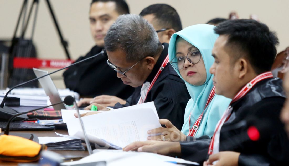 Pihak terkait calon Bupati Siak Provinsi Riau Afni Z saat menghadiri sidang sengketa Pilkada 2024 Kabupaten Siak Provinsi Riau di Gedung MK, Jakarta, Senin (20/1). Sidang ini beragendakan mendengarkan keterangan termohon dan pihak terkait. - JPNN.com